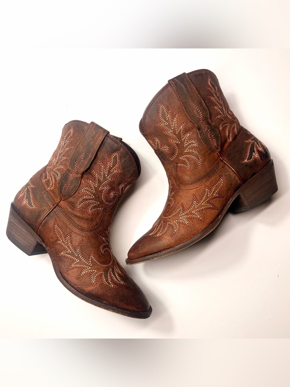 Ariat Women’s Carlin Embroidered Western Leather Ankle Booties Size - 7B - Picture 6 of 10